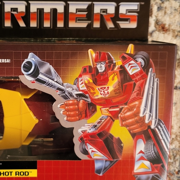NEW IN BOX TRANSFORMERS AUTOBOT HOT ROD ACTION FIGURE REISSUE 2017 WALLMART NIB - Picture 5 of 10